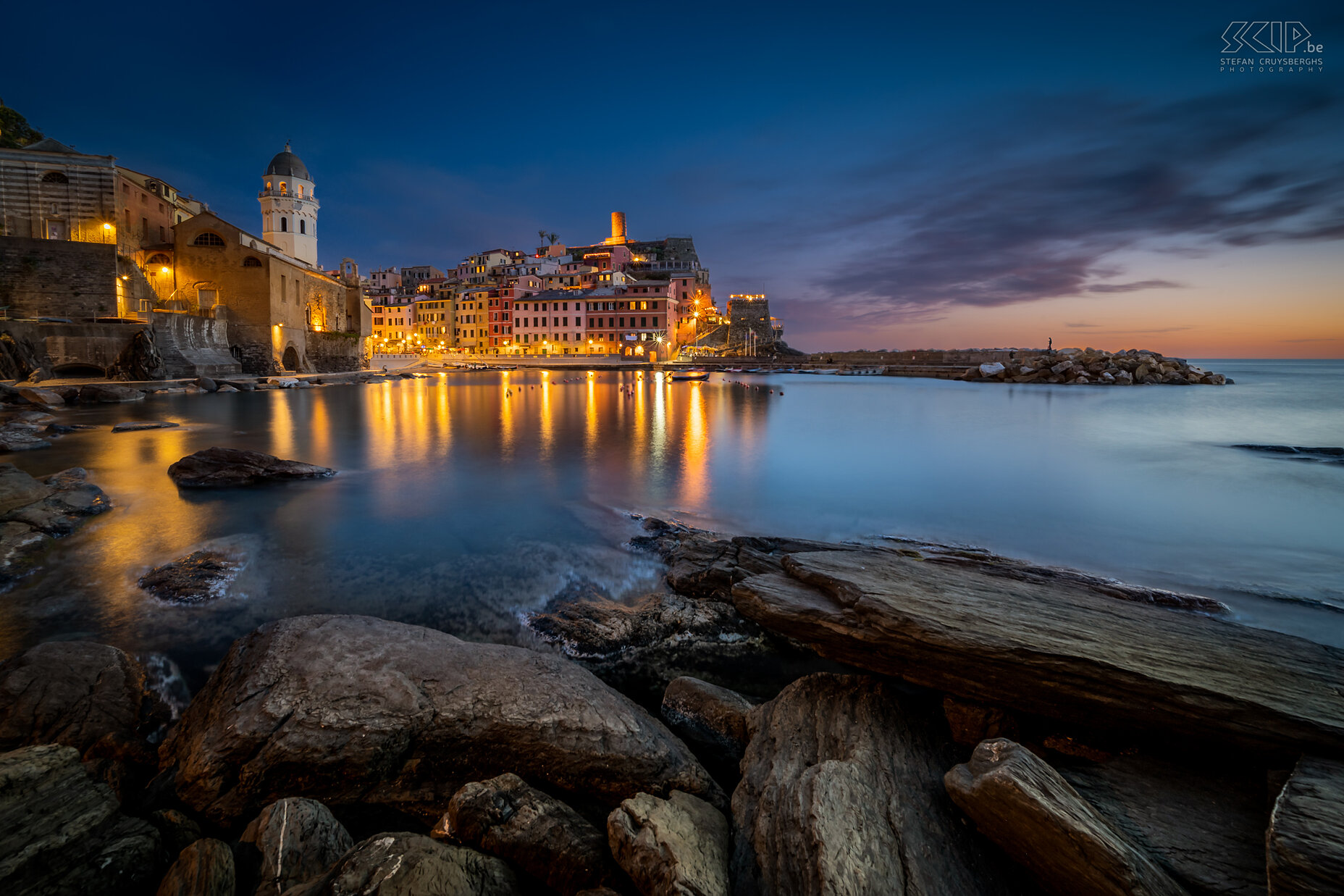 Vernazza - By night Vernazza is one of the five villages of Cinque Terre. It has a particularly beautiful harbor and is very photogenic. Stefan Cruysberghs